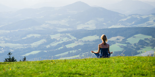 Selain bikin tenang, ini manfaat sehat lain dari meditasi