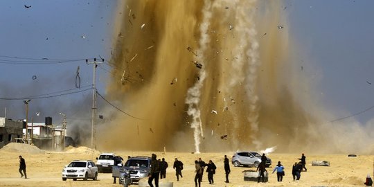 Dahsyatnya serangan udara Israel hantam wilayah Hamas di Palestina