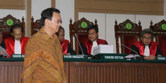 Diminta pendapat oleh hakim, saksi ahli malah sindir Ahok