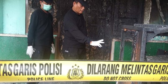 Tim Labfor Polda Jateng ambil sejumlah sampel dari 8 rumah terbakar