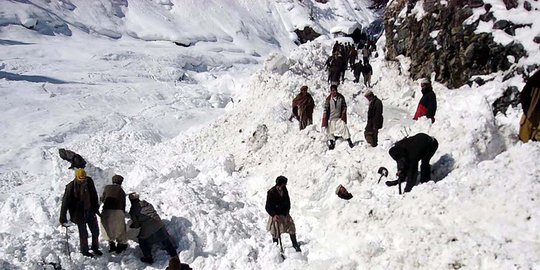 Dahsyatnya longsor salju di Afghanistan tewaskan 107 orang