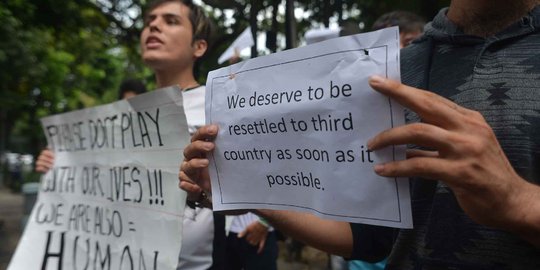 Tuntut kepastian tinggal, pencari suaka geruduk kantor UNHCR
