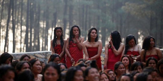 Intip ritual wanita Hindu mencari jodoh di hutan pedalaman Nepal