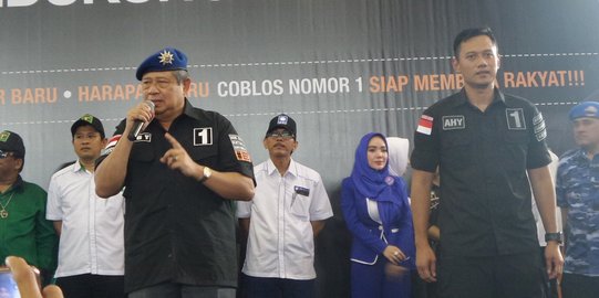 SBY 'curhat' ke relawan Agus: Saya dikeroyok, fitnah siang malam