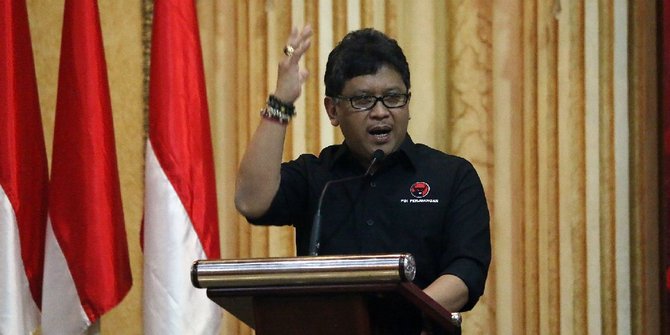 Saat Hasto bacakan puisi 'Kusajikan untuk Sang Mantan 