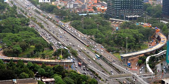 Memantau perkembangan proyek Simpang Susun Semanggi