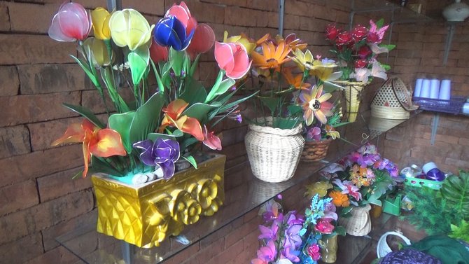 Kreatif Ibu Di Mojokerto Bikin Hiasan Bunga Cantik Dari Stocking