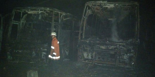 Tengah direparasi, tujuh bus di Malang hangus dilalap api