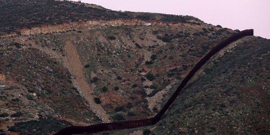 Tembok perbatasan AS-Meksiko bakal habiskan dana Rp 287,4 T