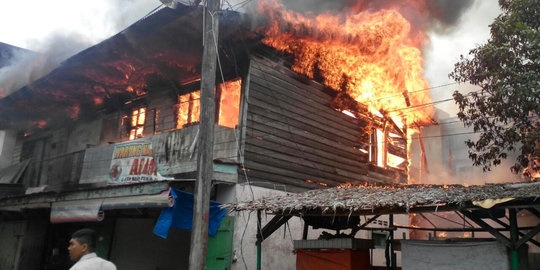 Pasar Tavip di Binjai diamuk si jago merah