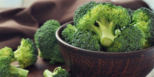 berhenti merokok? ini 7 makanan yang bisa singkirkan jejak nikotin!