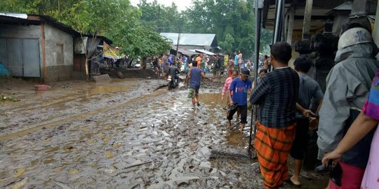 Porak-poranda Kintamani usai diterjang longsor