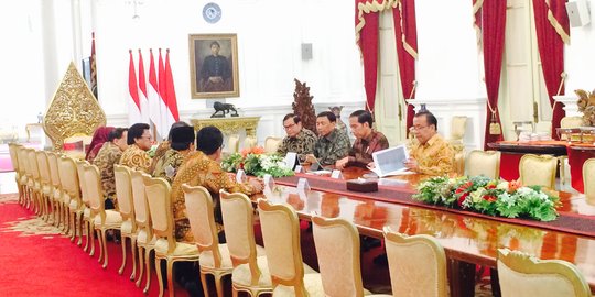 Nostalgia Jokowi & teman kuliah di Istana soal daki Gunung Kerinci