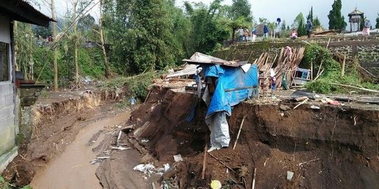 Disapu banjir bandang, objek wisata kebun raya Bedugul Bali ditutup