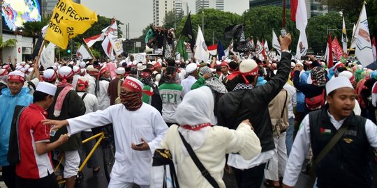 Ribuan massa 112 bubarkan diri dengan tertib