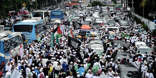 Aksi simpatik 112, dari pungut sampah sampai kawal pengantin