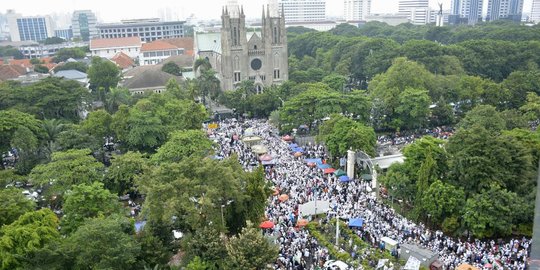 Pantauan udara saat massa aksi 112 padati Istiqlal hingga Katedral
