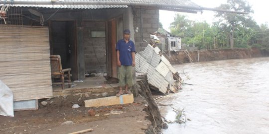 Banjir bandang di Bali hanyutkan puluhan babi dan ribuan ayam