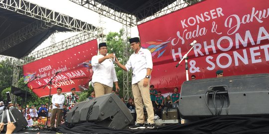 Tutup masa kampanye, Anies-Sandi joget di konser Rhoma Irama