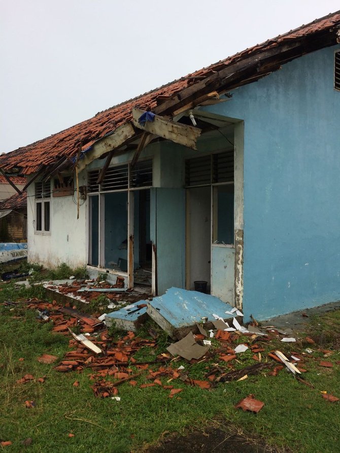 pos tni au di ujung genteng dirusak