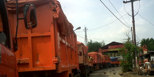 Truk sampah banyak rusak, pengangkutan sampah di Bekasi terganggu