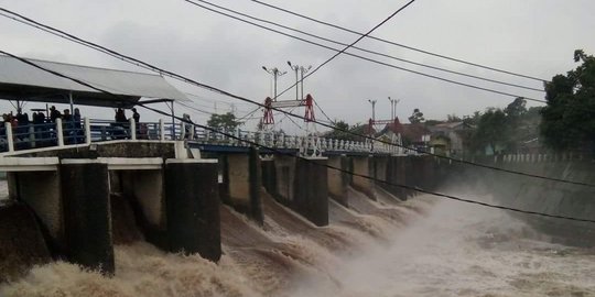 Puncak diguyur hujan sepanjang hari, Bendung Katulampa siaga III