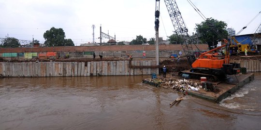  Hujan  terus Jakarta belum banjir ini kata  Djarot 