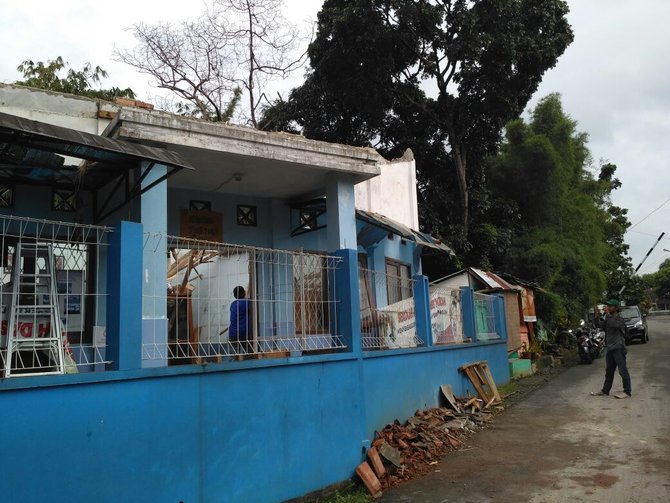 sekolah ambruk di bogor