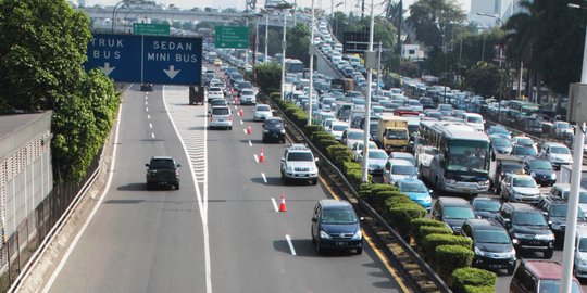 Mulai hari ini, diberlakukan contraflow di tol Cawang-Semanggi