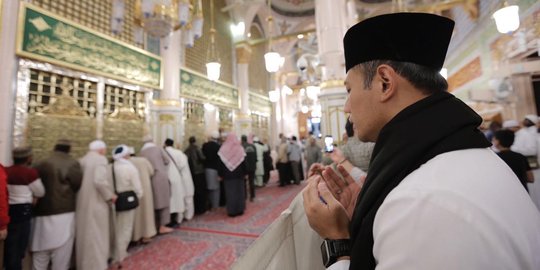 Momen-momen khusyuk Agus Yudhoyono ibadah umrah bersama ulama