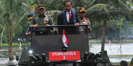 Jokowi ke perwira tinggi TNI & Polri: Jaga NKRI sampai akhir hayat