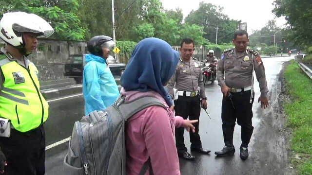 mahasiswi tewas tertabrak ambulans di solo