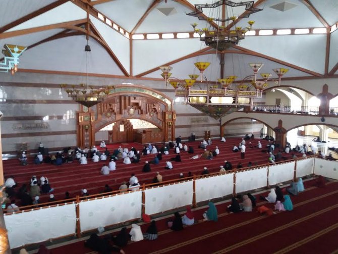 massa fpi di masjid pusdai