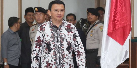 Sengitnya perdebatan tim Ahok versus saksi ahli di persidangan