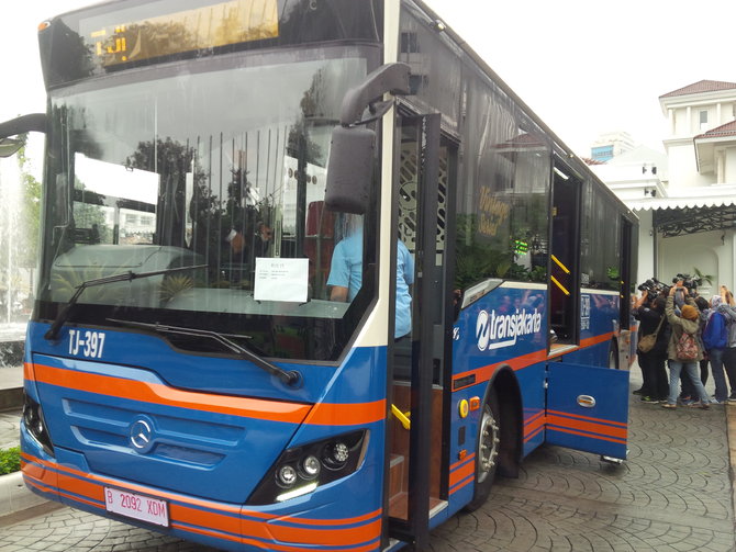 ahok naik bus jadul