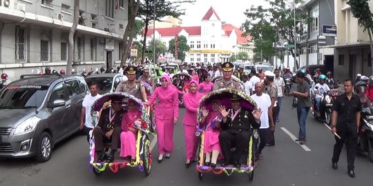 Antar 32 pensiunan Polri, Kapolrestabes Surabaya kayuh becak hias