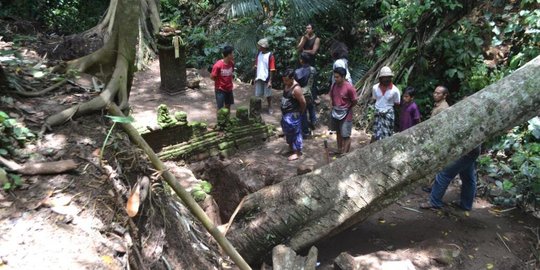 Gali tebing, warga Badung temukan arca naga dan taman pemandian