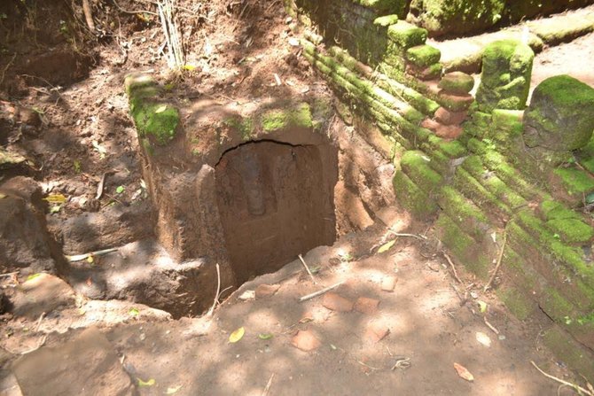 penemuan arca naga di bali