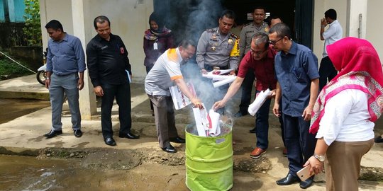 KPUD Kampar bakar surat suara lebih dan rusak