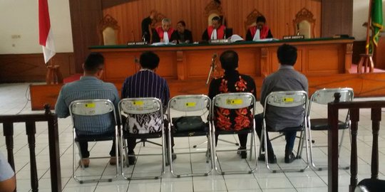 Judi, empat anggota DPRD Cirebon dituntut tiga bulan penjara