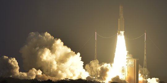 Bos Telkom satelit mengangkasa: Puji syukur!