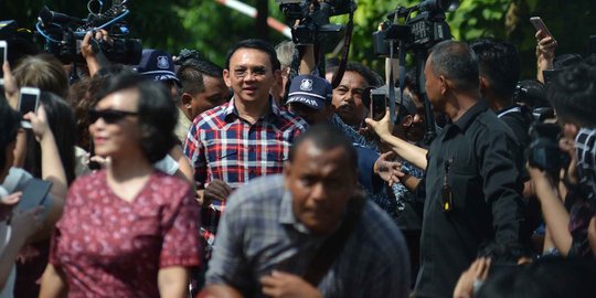 Datangi rumah Mega, Ahok ngaku cuma makan kepiting