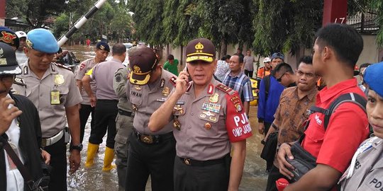 Kapolda Metro siagakan Brimob dan perahu karet di banjir Bukit Duri