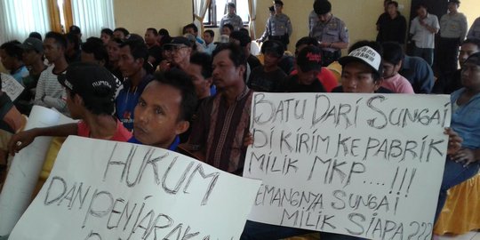 Bupati Mojokerto dipolisikan warganya soal proyek normalisasi ilegal