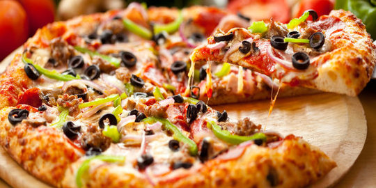 5 Bahaya kesehatan yang terkandung dalam sepotong pizza