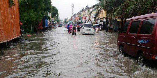 Sungai Citarum meluap, 3 kecamatan di Bekasi terendam banjir