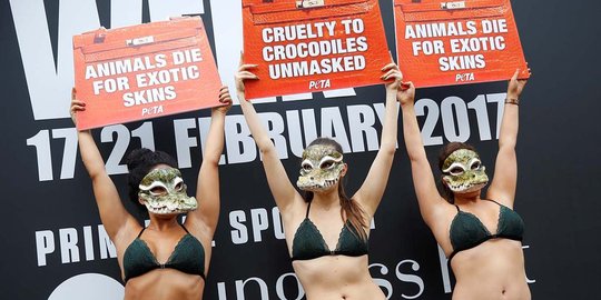 Aksi aktivis PETA berbikini protes London Fashion Week