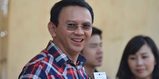 Kian kencang desakan mencopot Ahok