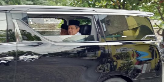 Keluarga SBY, Aulia Pohan dan Hatta Rajasa liburan ke Tawangmangu