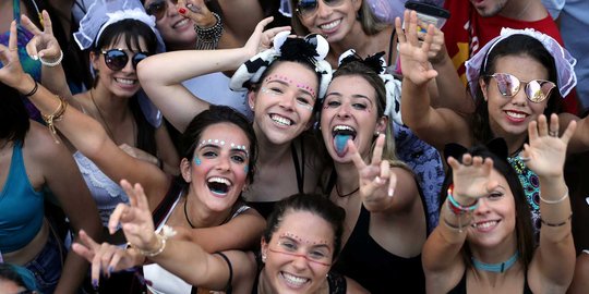 Sesaki jalanan Sao Paulo, ribuan wanita Brasil 'minta dinikahi'